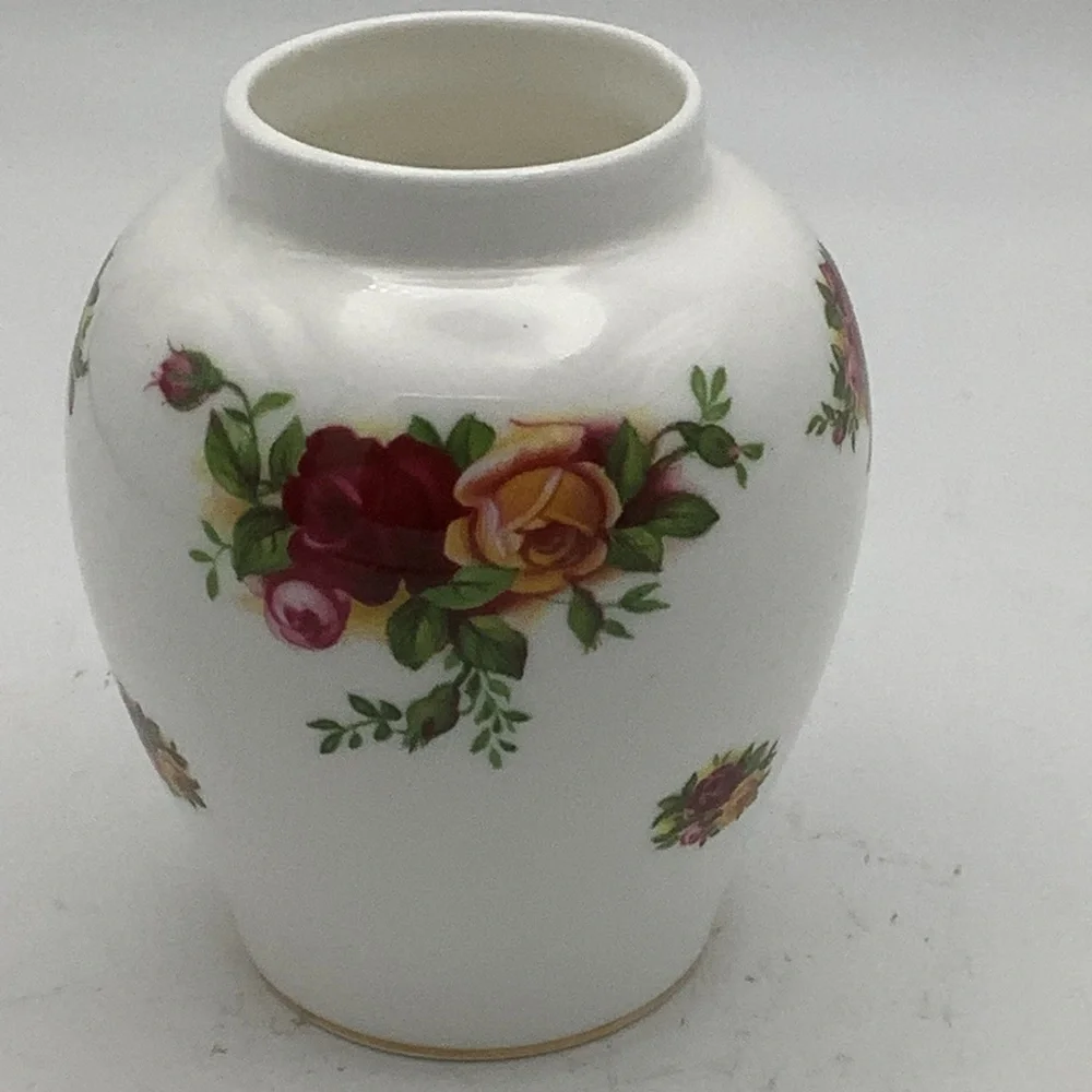 Vintage Royal Albert England Old Country Roses Miniature Vase